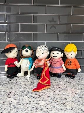 1966 Peanuts Character Pocket Doll Set